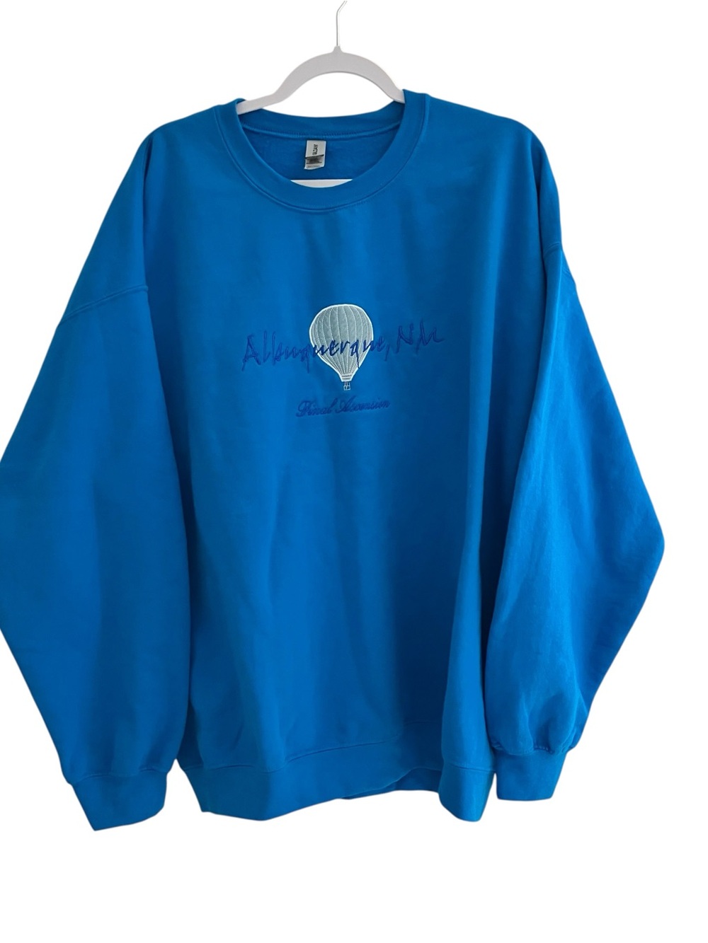 Gildan Bright Blue Crewneck Sweatshirt with Hot Air Balloon Motif Size 2XL